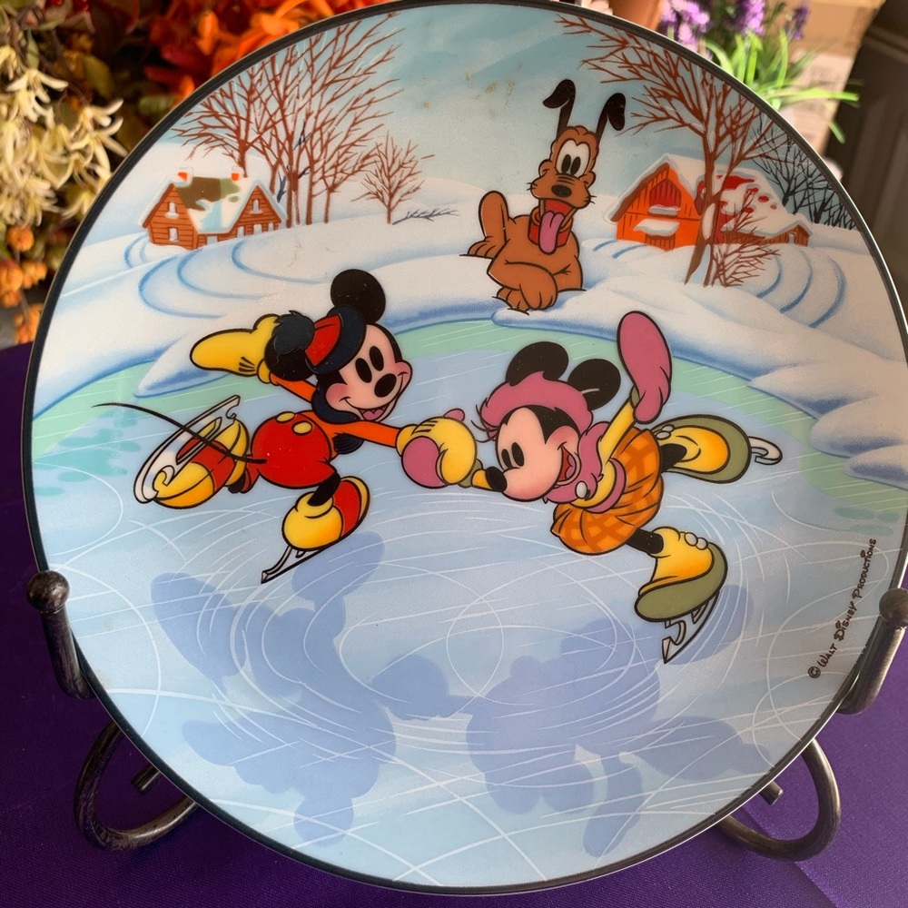 Schmid Disney Collector Plate“Command Performance” - Picture 3 of 3